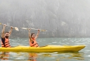 Kayak à la baie d'Halong, Vietnam