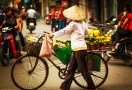 922-32-street-vendor-hanoi-vietnam