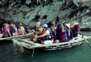 Explorer la grotte de Luon dans la baie d'Halong 