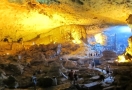 Explorer la grotte de Sung Sot 