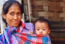 Femme et son fils de l'ethnie au Laos