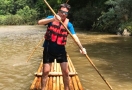 Radeau de bambou le long de la rivière à Chiang Mai