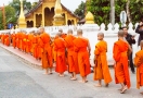 Moine implorant l'aumône au Laos
