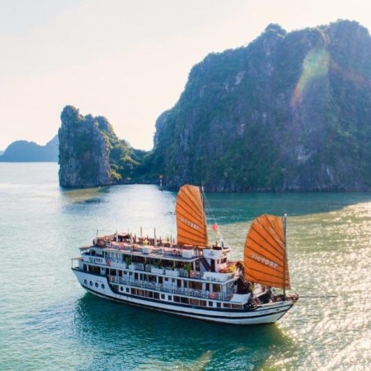  Croisière Jonque Victory Dans La Baie D'Halong