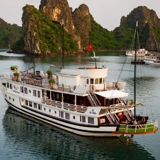 Jonque Garden Bay Classic 14 Cabines Dans La Baie De Bai Tu Long