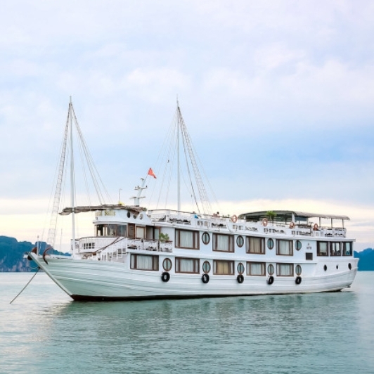Croisière Jonque Oriental Sails Dans La Baie D'Halong