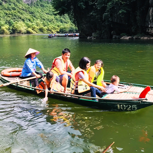 Explorez Ninh Binh en une journée : Pagode de Bai Dinh et Trang An