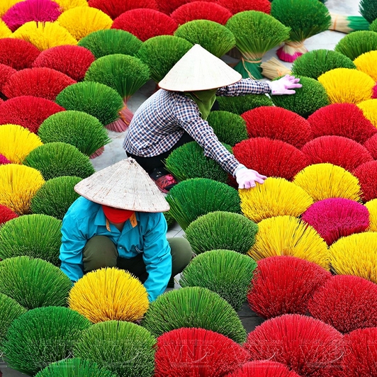 Découvrez 3 villages à Hanoi en une journée : Chuôn Ngọ pour la nacre, Quang Phu Cau pour l'encens, Bat Trang pour la poterie