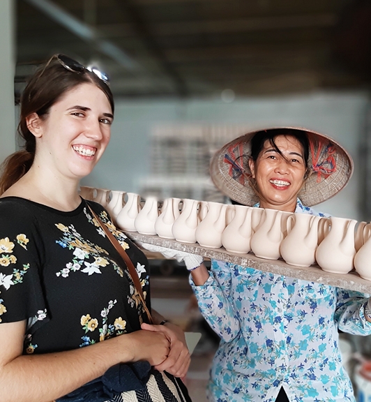 Cours de poterie unique au village de céramique de Bat Trang