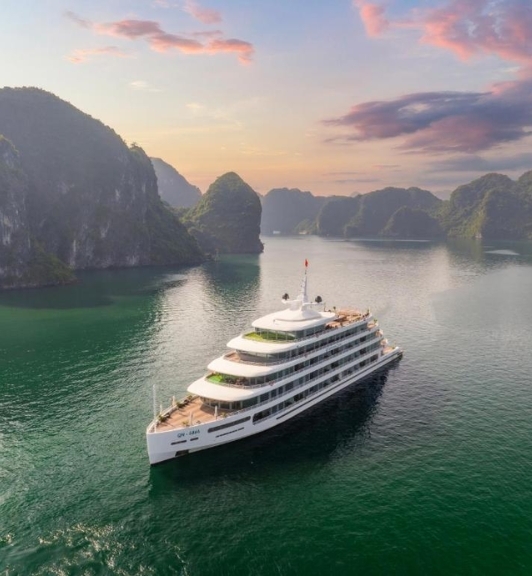 Croisière Bateau Catherine Dans La Baie D'Halong