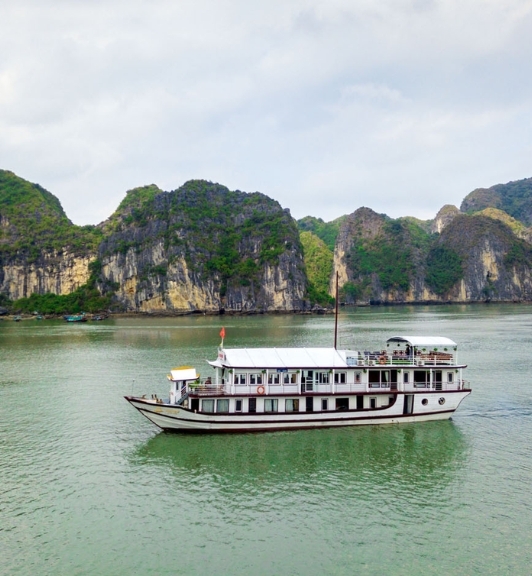 Croisière Jonque Cozy Bay À Travers La Baie D'Halong