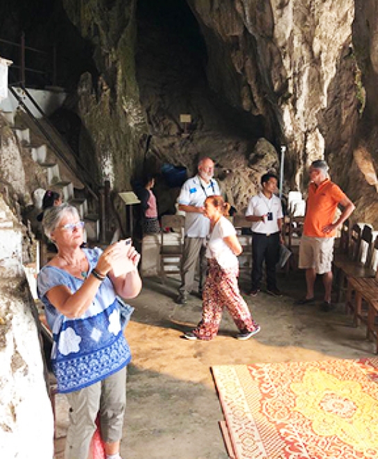 Explorer la grotte Pakou Luang Prabang par Mme.Diana