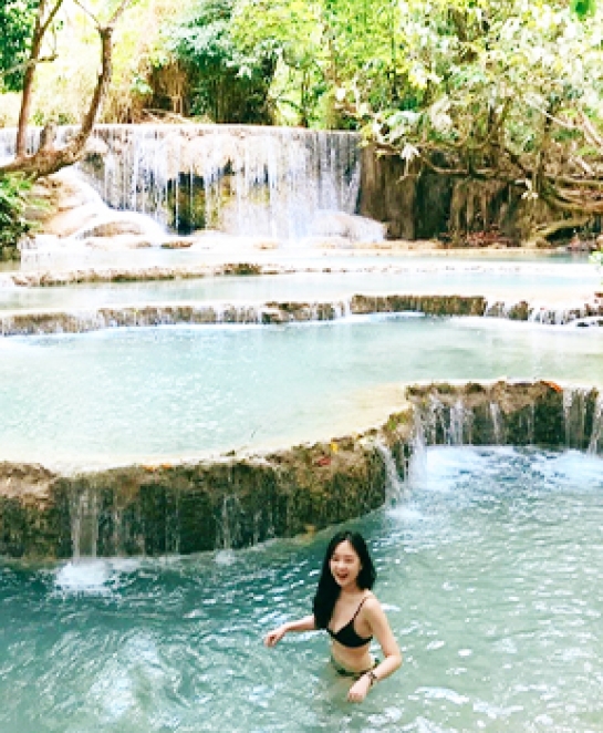 Immersion dans cascades Kuang Si, Laos par Mme.Adriele