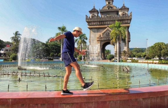 Visiter Le Patuxai - L’arc De Triomphe Vientiane Au Laos Visiter Le Patuxai - L’arc De Triomphe Vientiane Au Laos