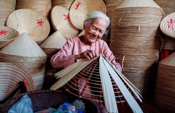 Que Faire à Hanoi? Visiter Le Village De Chapeaux Coniques De Chuong à Hanoi