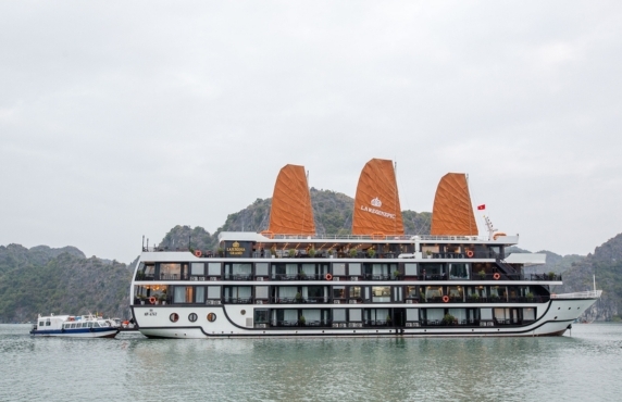 La Regina Grand Cruise 5 Étoiles Croisière Baie D'Halong 2 Jours Avec Rosy La Regina Grand Cruise 5 Étoiles Croisière Baie D'Halong 2 Jours Avec Rosy