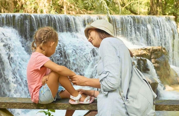 Vietnam Ou Laos Pour Le Voyage En Famille