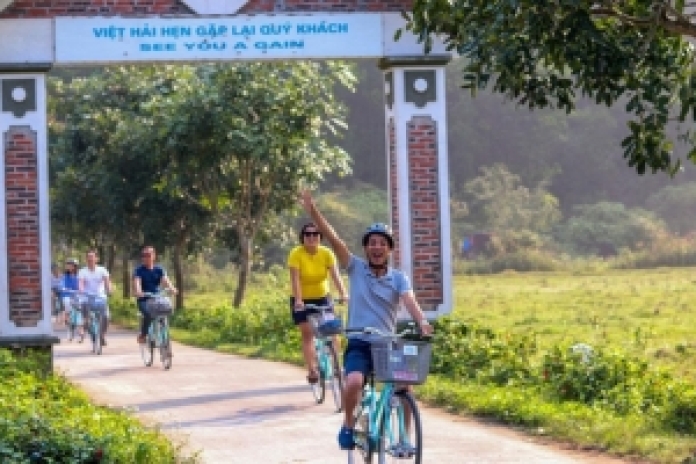 Baie de Lan Ha – Village de Viet Hai – Parc national de Cat Ba (B,L,D)