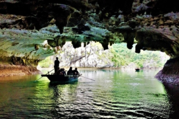 Hanoi - Baie de Lan Ha - Grotte de Sombre et Lumineuse (L,D)