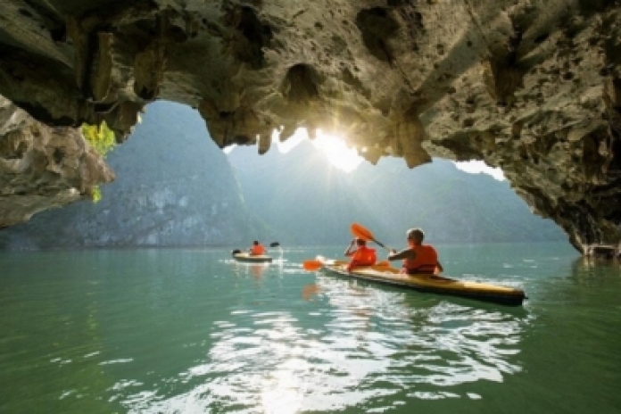 Baie d'Halong - Grotte de Luon - Hanoï (B, Brunch)