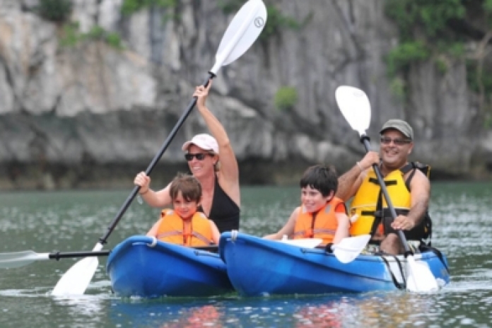 Grotte de Luon (Kayak / Bateau Sampan) - Baie d'Halong - Hanoï (B, Brunch)