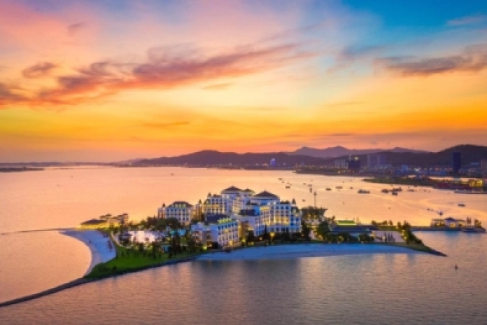 Voyage de nuit dans la baie d'Halong