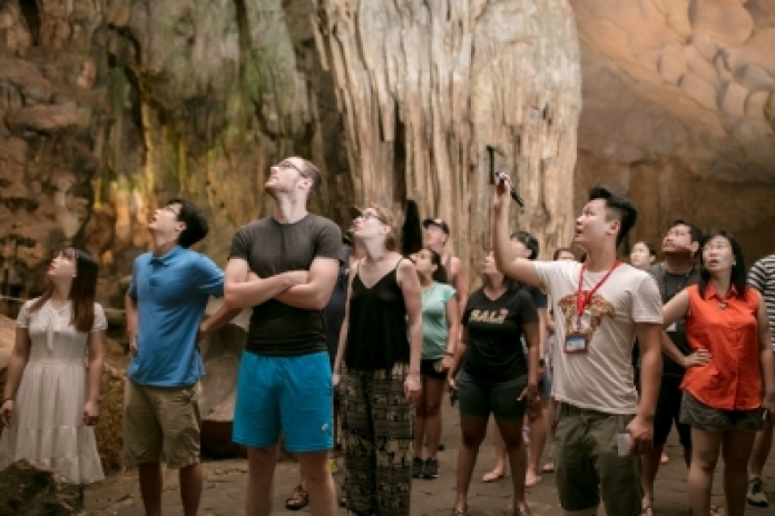 Grotte de Sung Sot - Baie d'Halong (B, L)