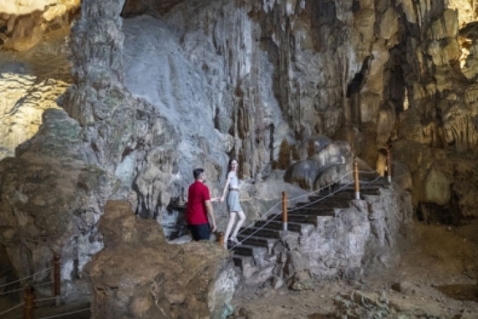 Grotte de Sung Sot - Baie d'Halong (B, L)