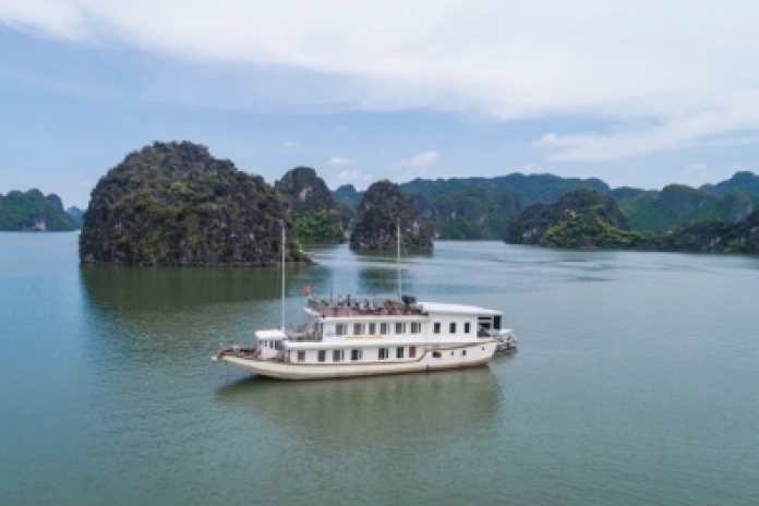 Hanoï - Baie d'Halong - Grotte de Sung Sot - Région de Trinh Nu (L,D)