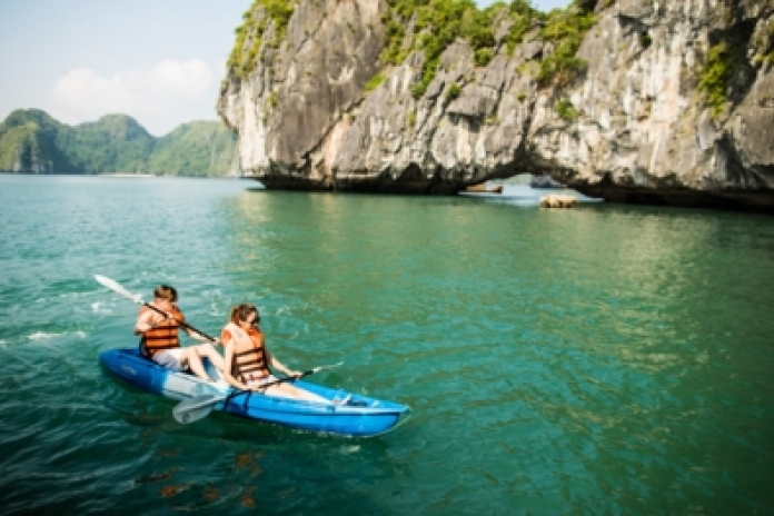 Île Titov - Baie d'Halong (B, L)