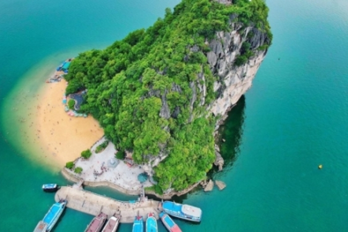 île de Titov - Baie d'Halong (B,L)