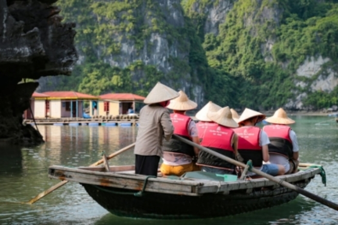 Cong Do - Village de pêcheurs Vung Vieng - Hanoï (B, Brunch)