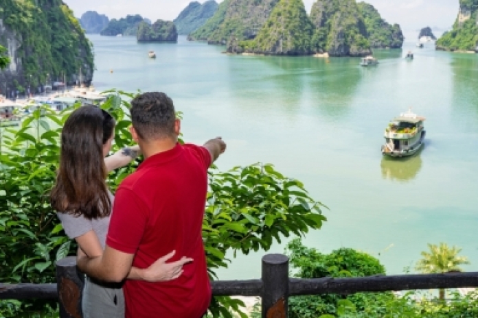 Grotte de Sung Sot - Baie d'Halong - Hanoï (B, L)