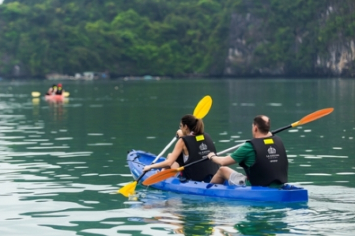 Île de Cat Ba - Grotte Trung Trang - Baie d'Halong - Hanoi ( B, Brunch)