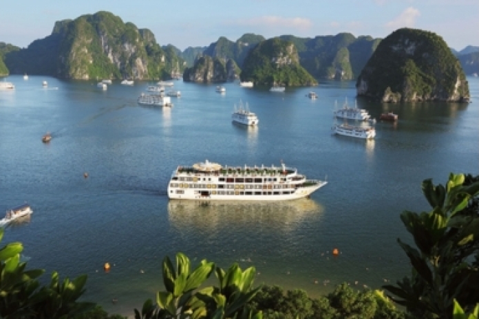 Hanoï - Bai Chay - Baie d'Halong (-,L,D)