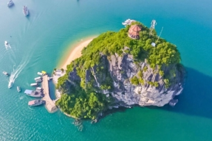 Hanoï - Port de Tuan Chau - Grotte Luon - Île Titop (-, L, D)