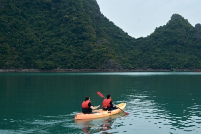 Hanoï - Port de Tuan Chau - Baie de Lan Ha - Région de Tra Bau (-,L,D)