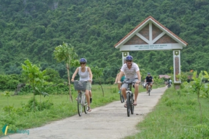 Baie de Lan Ha - Village de Viet Hai - Île de Cat Ba (B, L, D)