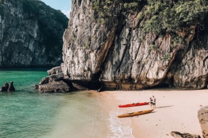 Bateau de jour - Village de Viet Hai - Plage de Ba Trai Dao (Petit-déjeuner - Déjeuner - Dîner)