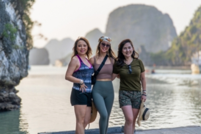 Grotte de Luon - Baie d'Halong - Port de Tuan Chau - Hanoï (B,L)