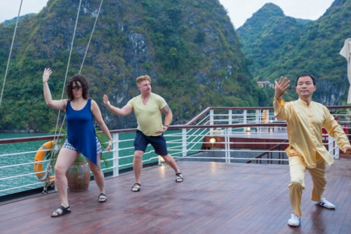 Grotte de Trung Trang - Île de Cat Ba - Hanoï (B, Brunch)