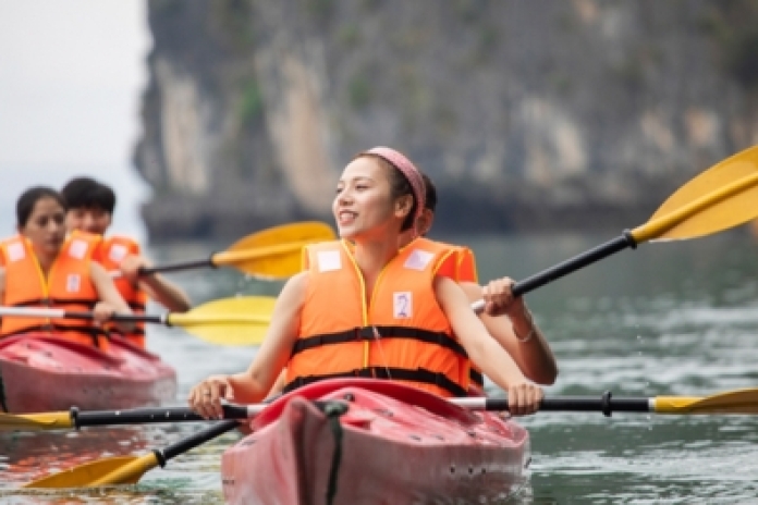 Port International d'Halong - Baie de Bai Tu Long - Grotte de Thien Canh Son