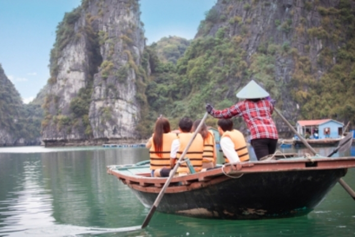 Port International d'Halong - Grotte de Thien Canh Son - Village de Vung Vieng