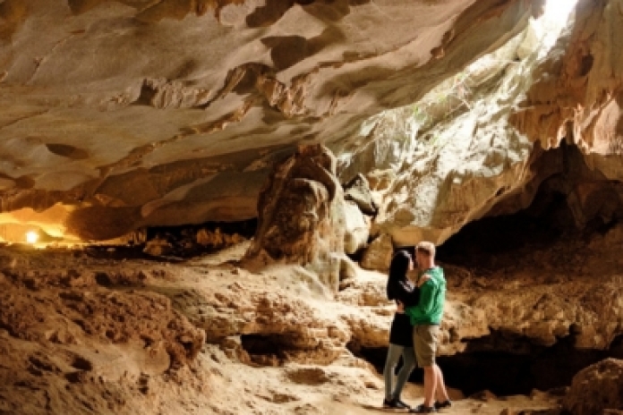 Baie d'Halong - Grotte de Sung Sot - Hanoï (B,L)