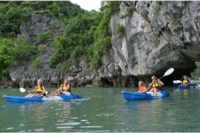 Baie d'Ha Long - Grotte Sung Sot - Hanoï (B,L)