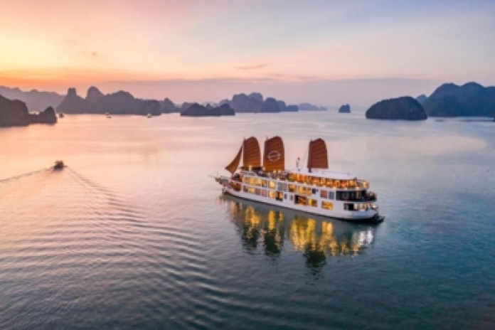 Baie d'Halong - Grotte de Luon - Hanoï (B,Brunch)