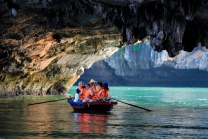 Baie d'Ha Long – Baie de Lan Ha – Grotte Sombre & Lumineuse (-,L,D)