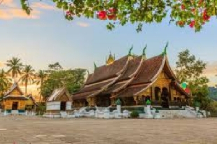 Embarquement à Luang Prabang (-,-,D)