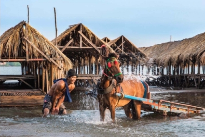 Phnom Penh - L'île de Silk (Koh Dach) - Phnom Penh (B, L, D)