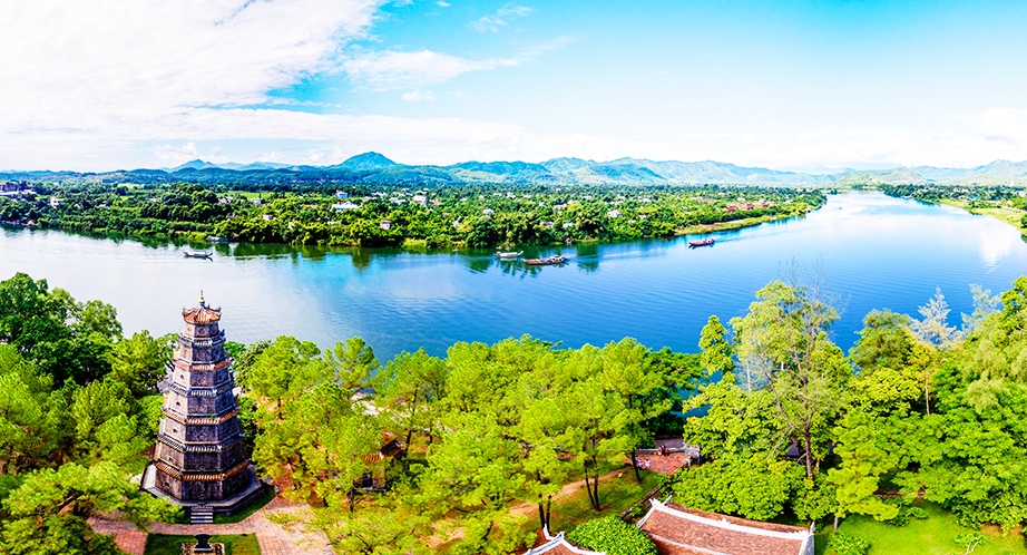 922-10-hue-vietnam